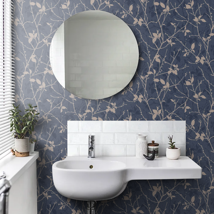 Papel de colgadura en baños