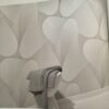 papel de colgadura geométrico beige y gris moderno | diseño abstracto elegante | acabado texturizado premium ref 10423 31