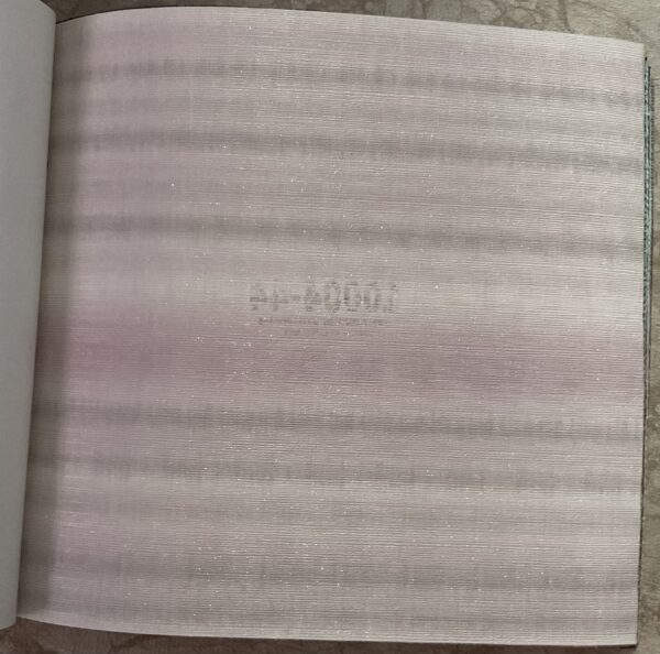 papel de colgadura textura metálica oscura premium | estilo industrial y elegancia contemporánea | ref 10048 05